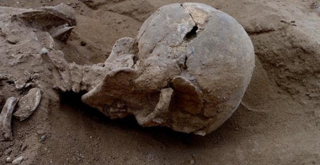 Algunos esqueletos presentaban roturas en cráneo, manos, rodillas o costillas. / Marta Mirazon Lahr