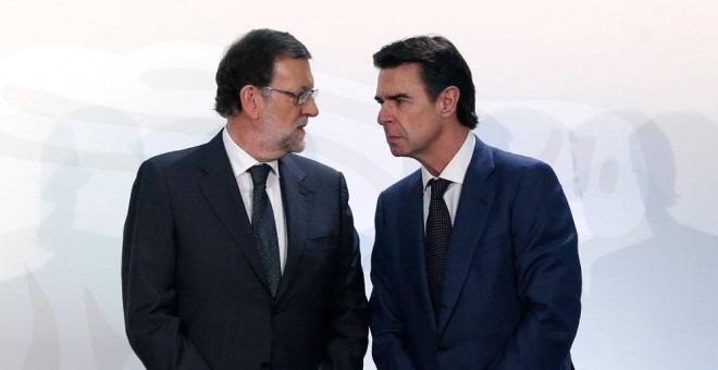 José Manuel Soria junto a Mariano Rajoy durante el acto en Ifema esta semana. EFE