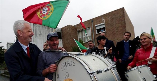 El candidato presidencial socialista António Sampaio da Nóvoa, durante su visita a Gondomar. EFE/Estela Silva