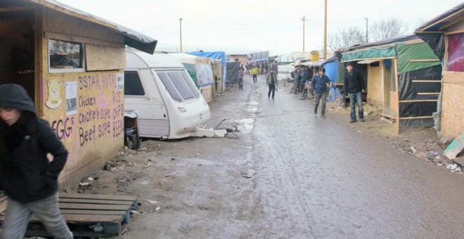 La ONU no identifica a Calais como una zona de crisis. En el asentamiento, más de 7.000 migrantes esperan cruzar el Canal de la Mancha a través del Eurotunnel. Foto: Andrea Olea