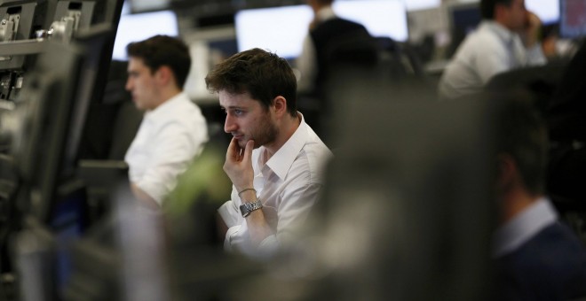 Operadores del mercado en Londres. REUTERS