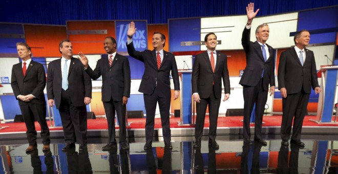 Los candidatos republicanos Rand Paul, Chris Christie, Ben Carson, Ted Cruz, Marco Rubio, Jeb Bush y John Kasich en el debate celebrado en Fox News. /REUTERS