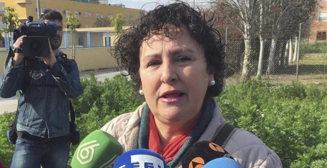 María Salmerón la víspera de su ingreso en prisión por incumplir el régimen de visitas de su hija con su exmarido, que fue condenado a 21 meses de prisión por los malos tratos físicos, psicológicos y sexuales que le infligió. EFE/Fermín Cabanillas