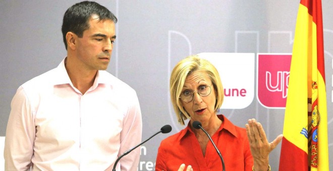 Rosa Díez junto a Andrés Herzog, en una rueda de prensa de UPyD. EFE