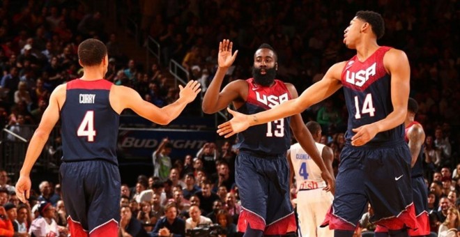 Curry, Hardem y Davis, con la selección de baloncesto de EEUU. / USA BASKETBALL