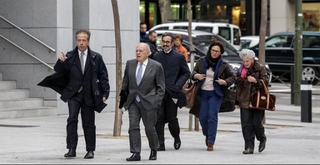 El expresident de la Generalitat, Jordi Pujol, y su esposa, Marta Ferrusola, llegan a la Audiencia Nacional de Madrid. EFE/Emilio Naranjo