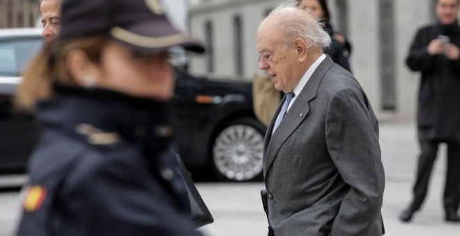 El expresident de la Generalitat, Jordi Pujol, a su llegada a la Audiencia Nacional. EFE/Emilio Naranjo