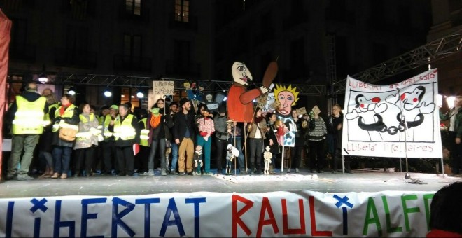 Acto en Barcelona de apoyo a los titiriteros detenidos en los carnavales de Madrid.