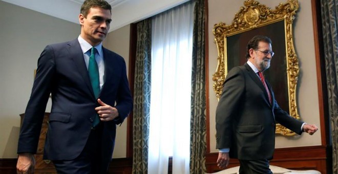 Pedro Sánchez y Rajoy, antes de su reunión. EFE/Mariscal