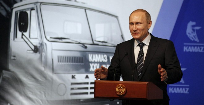 El presidente de Rusia, Vladímir Putin, durante su visita a la fábrica de coches Kamaz en Naberezhnye Chelny. - REUTERS