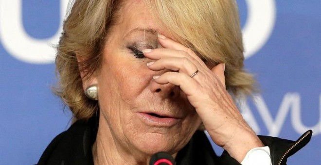 La portavoz del PP en el Ayuntamiento de Madrid, Esperanza Aguirre, durante la rueda de prensa que ha ofrecido hoy después de la reunión con los concejales de su grupo municipal, tras dimitir ayer como presidenta del PP de Madrid. EFE/Emilio Naranjo