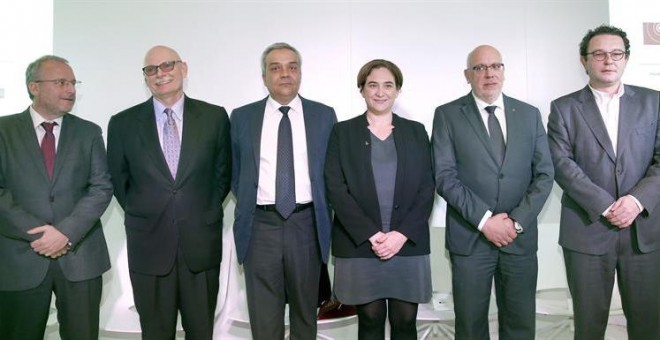 El director general del Fira de Barcelona, Constanti Serrallonga; el consejero delegado de GSMA, John Hoffman; el secretario de Estado de Telecomunicaciones y para la Sociedad de la Información, Víctor Calvo-Sotelo; la alcaldesa de Barcelona, Ada Colau;