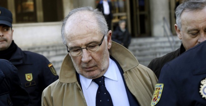 El expresidente de Bankia Rodrigo Rato, a su salida de los juzgados de la madrileña Plaza de Castilla a donde ha acudido para declarar ante el juez de Madrid Antonio Serrano-Arnal en una pieza bajo secreto de sumario que investiga el origen de su fortuna.