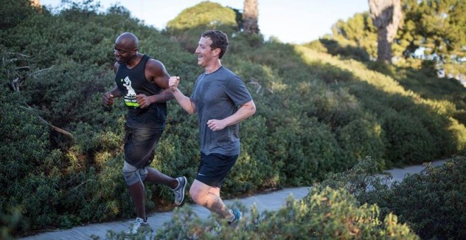 Mark Zuckerberg calienta motores por las calles de Barcelona de cara al Congreso de Móviles.