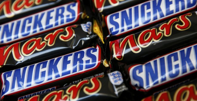 Barritas de Mars y Snickers. REUTERS/Stefan Wermuth