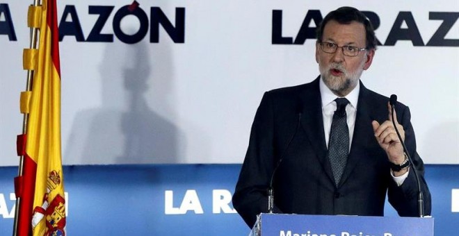 El presidente del Gobierno en funciones, Mariano Rajoy, durante su intervención en el foro "La Razón de...", en la sede del diario La Razón, en Madrid. EFE/Fernando Alvarado