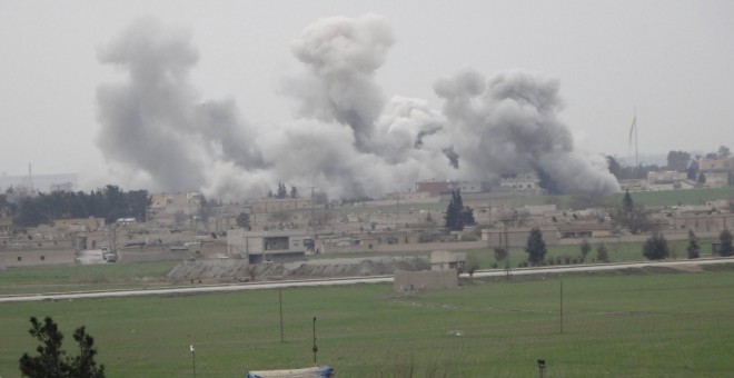 La ciudad siria de Tel Abyad tras un ataque lanzado por el Estado Islámico. - REUTERS