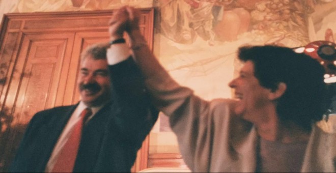 Pascual Maragall y Eulàlia Vintró celebrando la victoria en las municipales de 1995