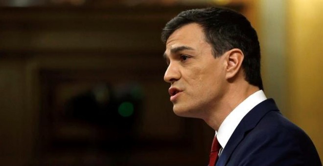 Pedro Sánchez, líder del PSOE, en su intervención durante la segunda jornada de la investidura. EFE/Chema Moya