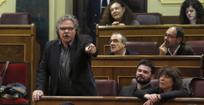 El portavoz parlamentario de ERC, Joan Tardà, interviene desde su escaño. EFE/Ballesteros