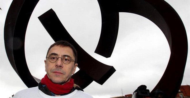 Juan Carlos Monedero durante la concentración de trabajadores de la acería ACB llevada a cabo en Bilbao. EFE/LUIS TEJIDO