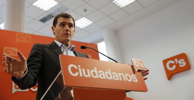 El presidente de Ciudadanos, Albert Rivera, durante la rueda de prensa que ha ofrecido hoy tras la reunión de la Ejecutiva naconal del partido. EFE/Mariscal