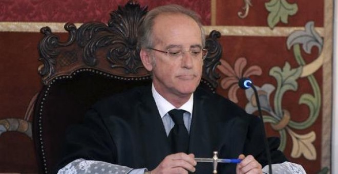 El juez Carlos Álvarez, durante la lectura del veredicto por parte del jurado. (EFE/J. Casares)