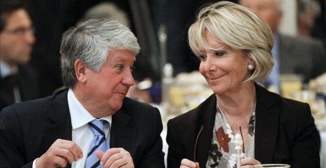 El empresario Arturo Fernández, junto a Esperanza Aguirre.