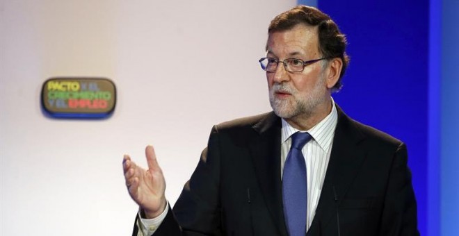 El presidente del Gobierno en funciones, Mariano Rajoy, durante su intervención en la clausura sobre el empleo, la primera de las que el PP pondrá en marcha en las próximas semanas para defender los cinco ejes sobre los que busca un acuerdo de gobierno,