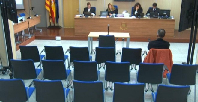 El tribunal que juzga el caso Nóos interroga a María Ángeles Almazán, que declara por videoconferencia.