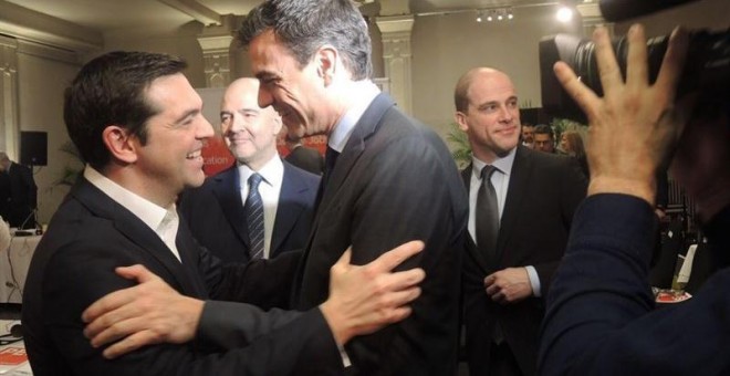 Sánchez pide a Tsipras en Bruselas que interceda ante Iglesias para que facilite su investidura./EUROPA PRESS