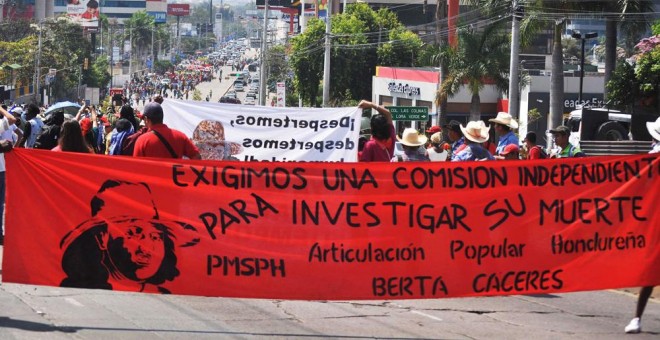 Manifestación en Honduras exigiendo justicia tras el asesinato de la líder indígena Berta Cáceres. EFE