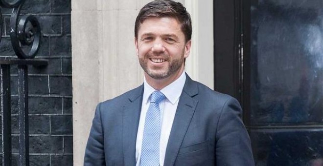 Cameron nombra a Stephen Crabb nuevo ministro de Trabajo y Pensiones.