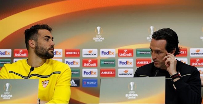 Iborra junto a Unai Emery esta semana en la rueda de prensa previa al partido del Sevilla contra el Basilea. /EFE