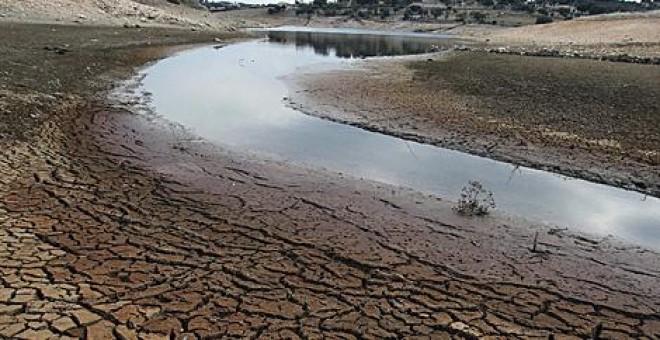 España afrontará sequías más intensas y duraderas. Reserva de agua en Cespedosa, Salamanca. Archivo EFE