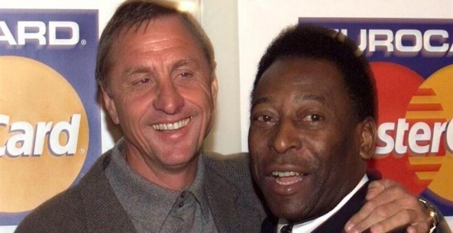 El brasileño Pelé junto a Cruyff en una imagen de archivo.- E.P