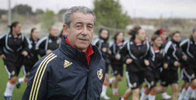 Ángel Vilda en su etapa de preparador físico de la selección española sub 19.- EFE