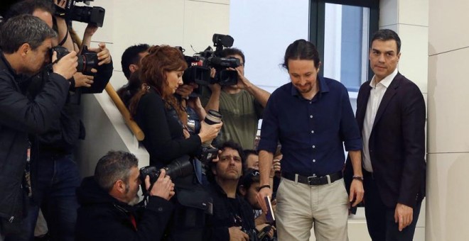 Pablo Iglesias y Pedro Sánchez, en la reunión de este miércoles. EFE