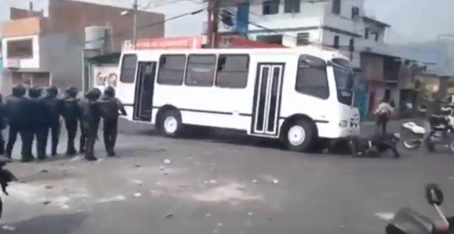 Arrollan y matan a dos policías en Venezuela durante una protesta contra el Gobierno