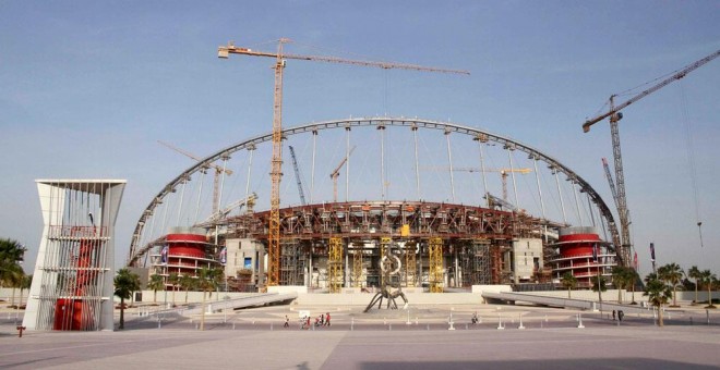 El estadio internacional de Khalifa, en Doha, en construcción. REUTERS