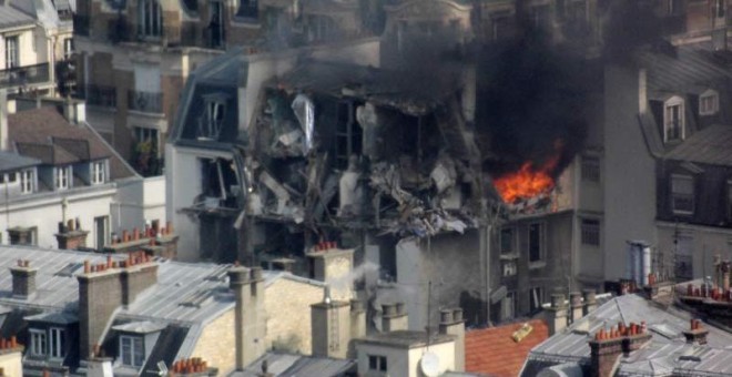 Estado en el que ha quedado el edificio tras la explosión. / AFP