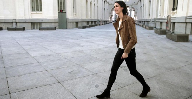 La portavoz del Ayuntamiento de Madrid, Rita Maestre, en el patio del Palacio de Cibeles, donde tiene se sede el gobierno municipal. EFE