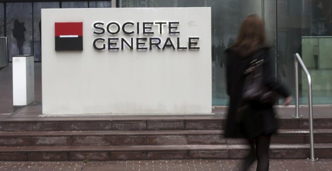 El logo del banco Societe Generale en su sede en el distrito financiero La Defense, en París. REUTERS