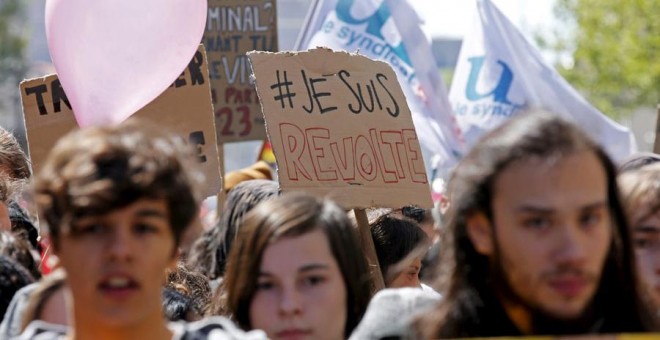 Miles de personas protestas en Francia este sábado. REUTERS/Jean-Paul Pelissier