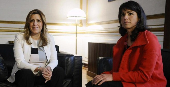 Teresa Rodríguez, junto a Susana Díaz. EFE