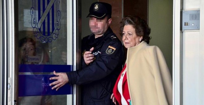 La exalcaldesa de Valencia Rita Barberá, a su salida de la Audiencia de Palma tras prestar declaración en el juicio de Nóos./ EFE