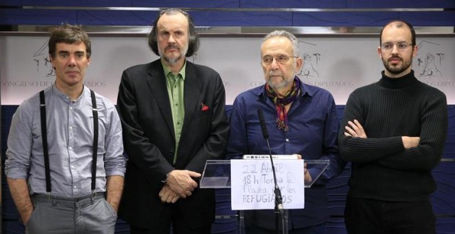 Los diputados de Podemos y sus confluencias que han comenzado la huelga de hambre. / ZIPI (EFE)
