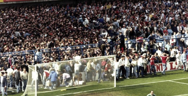 Imagen de la tragedia de Hillsborough, en abril de 1989, del estadio de Hillsborough durante el partido disputado entre el Liverpool y el Nottingham Forest, en uno de los peores desastres deportivos en la historia del Reino Unido. EFE/Hillsborough