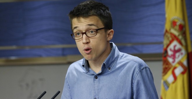 El portavoz de Podemos, Iñigo Errejón, durante su comparecencia en rueda de prensa, tras la reunión de la Junta de Portavoces del Congreso de los Diputados. EFE/Sergio Barrenechea