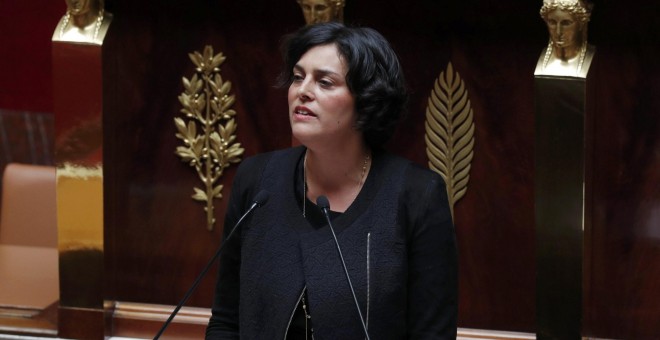 La ministra de Trabajo francesa, Myriam El Khomri, ofreciendo su discurso de apertura en el debate de la reforma laboral en la Asamblea Nacional en París, Francia. REUTERS/Philippe Wojazer
